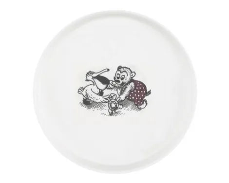 Rasmus Klump tallerken i slidstærkt porcelæn med klassisk motiv af Rasmus Klump og pelikanen Pelle.